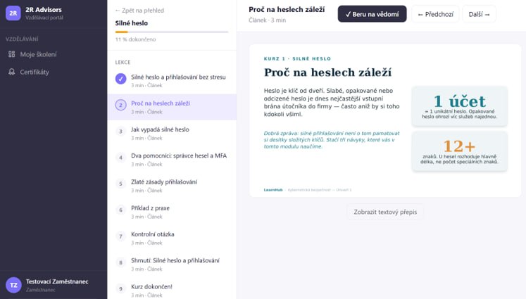 Uživatel prochází mikrolekcí v LearnHubu